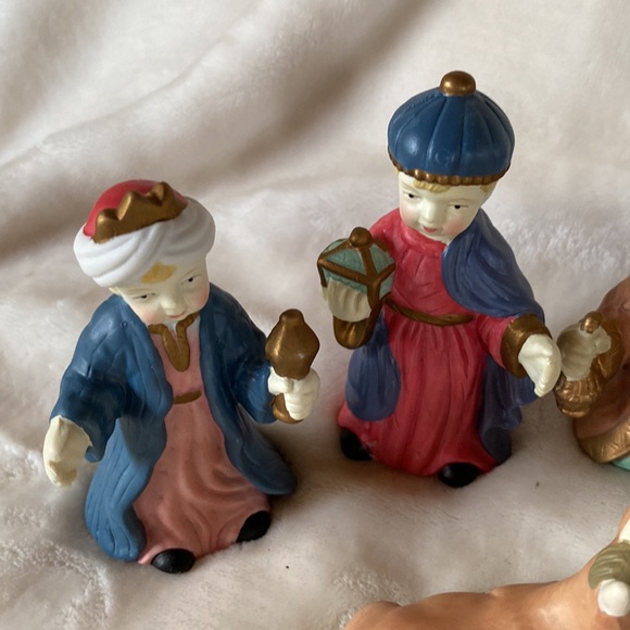 ✝️ Eleven Piece Nativity Set - Picture 2 of 16